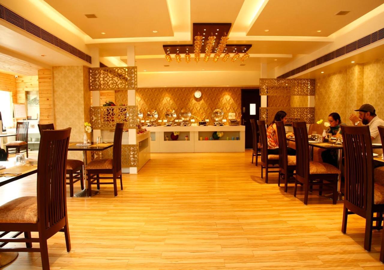 מוראדאבאד M B Greens Clarks Inn מראה חיצוני תמונה